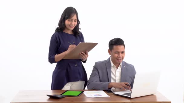 Šťastný obchodní partner sedí a setkání — Stock video