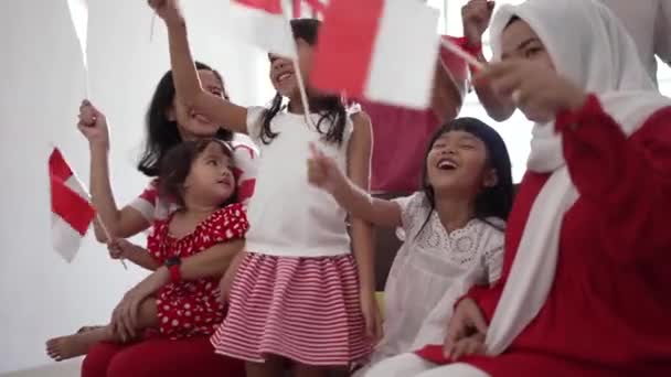 Excited indonesian family supporter while watching sport match at television at home — Αρχείο Βίντεο