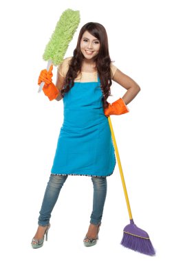 kadın temizlik ekipmanları ile