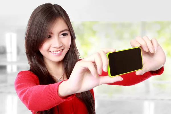 Young beautiful woman taking selfie — Stock Photo, Image