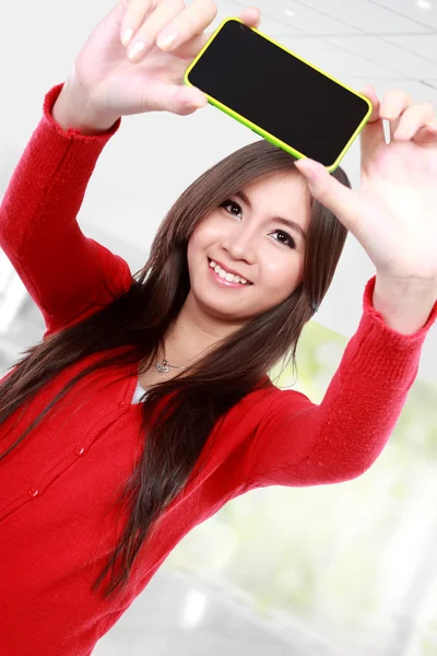 Young beautiful woman taking selfie — Stock Photo, Image