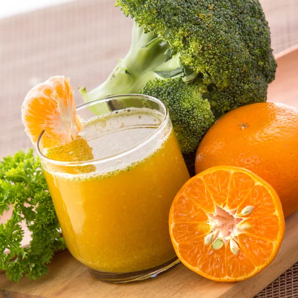 Orange and broccoli smoothie — Stock Photo, Image