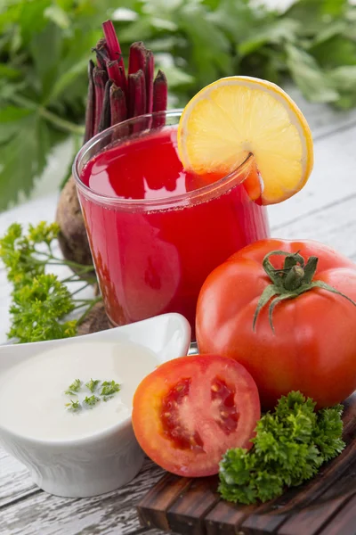 Beetroot smoothies and tomato mix juice — Stock Photo, Image