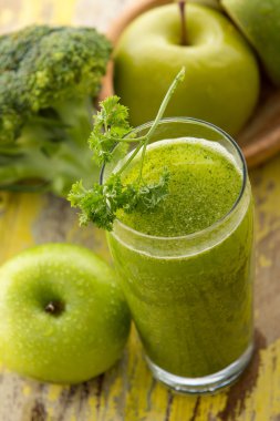 elma ve brokoli güler yüzlü