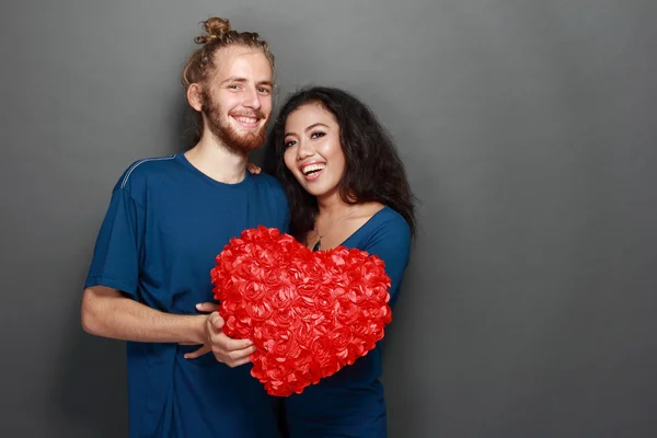 Happy interracial young couple — Stock Photo, Image