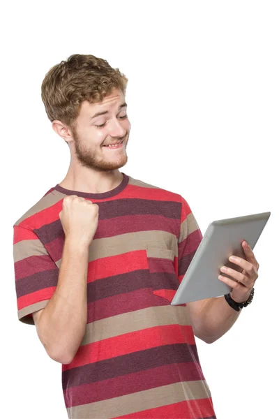 Podekscytowany, młody człowiek przy użyciu komputera typu tablet — Zdjęcie stockowe