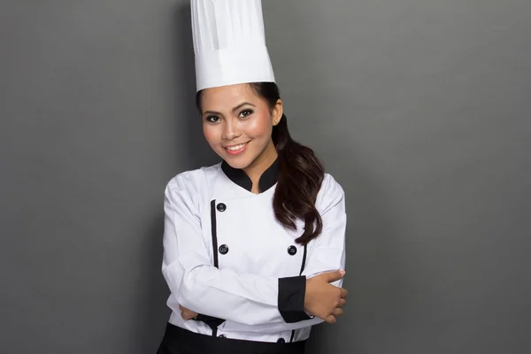 Жіночий шеф-кухар в традиційному капелюсі і пальто — стокове фото