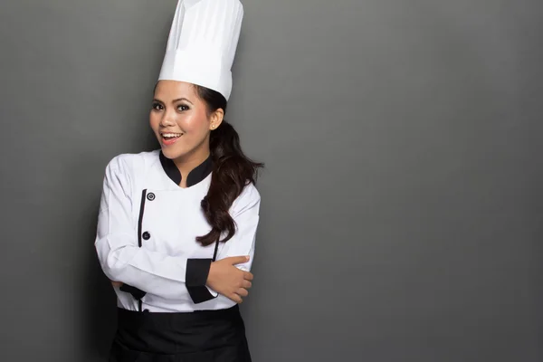 Chef donna in un cappello e cappotto tradizionale — Foto Stock