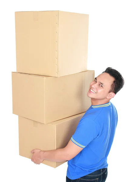 Junger Mann trägt Stapel von Kartons — Stockfoto