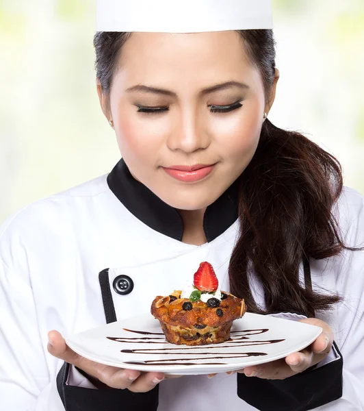 Jonge vrouw presenteren van chef-kok — Stockfoto