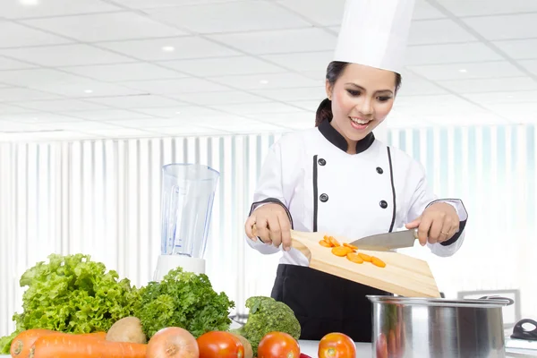 Chef de beleza mulher cozinhar — Fotografia de Stock