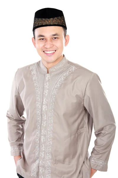 Schöner junger Mann in muslimischer Kleidung — Stockfoto