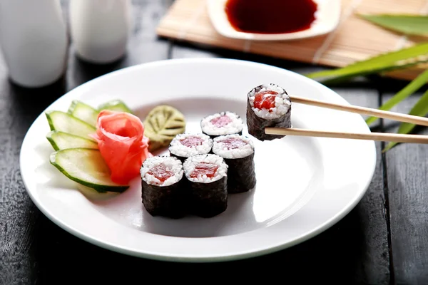 Tuňáka rolka sushi — Stock fotografie