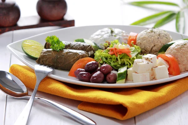 Mezcla griega de comida vegetariana pikilia — Foto de Stock