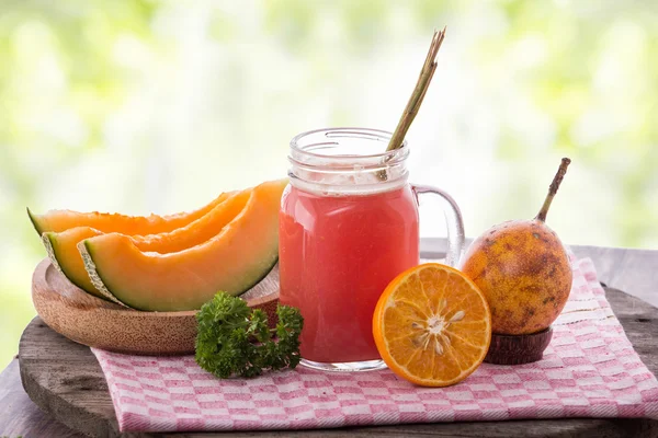 Kavun, portakal ve Pomegrate smoothies — Stok fotoğraf