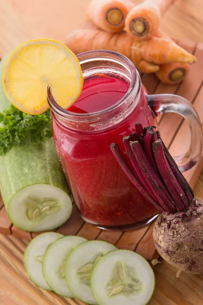 Beet, mentimun dan wortel Mix Juice — Stok Foto