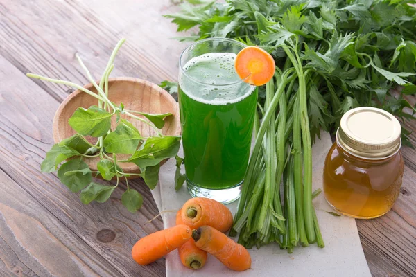 Carrot and spinach mix juice — Stock Photo, Image