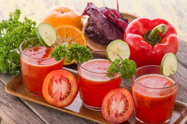 Röda grönsaker blanda juice — Stockfoto