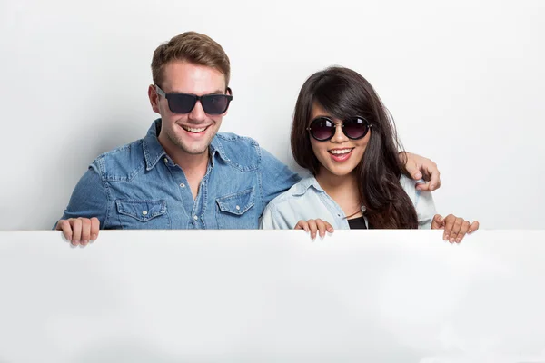 Happy Young multiculture Couple with while blank billboard isola — Stock Photo, Image