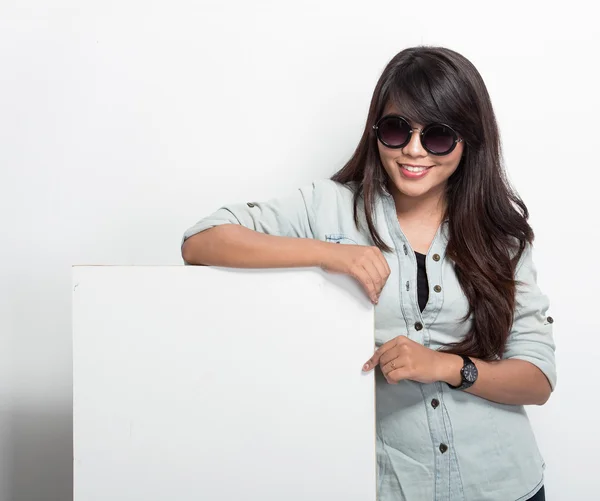 Young woman happy posing with white blank billboard — Stock Photo, Image