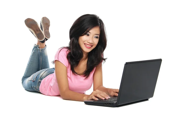Ázsiai nő laptop — Stock Fotó