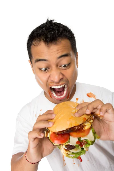 Giovane uomo hanno un grande desiderio di mangiare un hamburger — Foto Stock