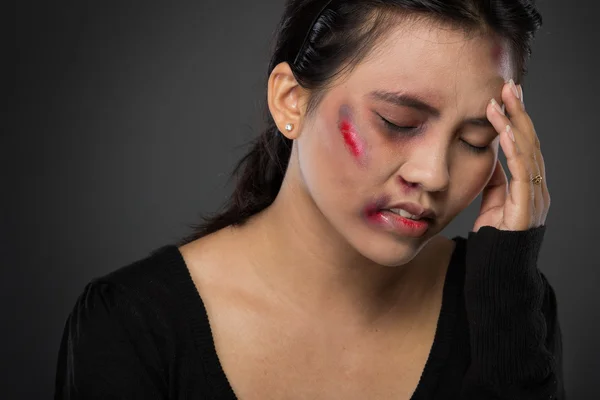 Азіатський жінка жертвою жорстокого поводження — стокове фото
