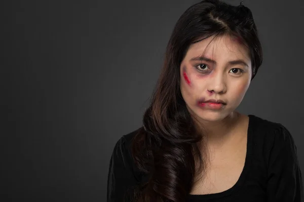 Asian woman victim of domestic abuse — Stock Photo, Image