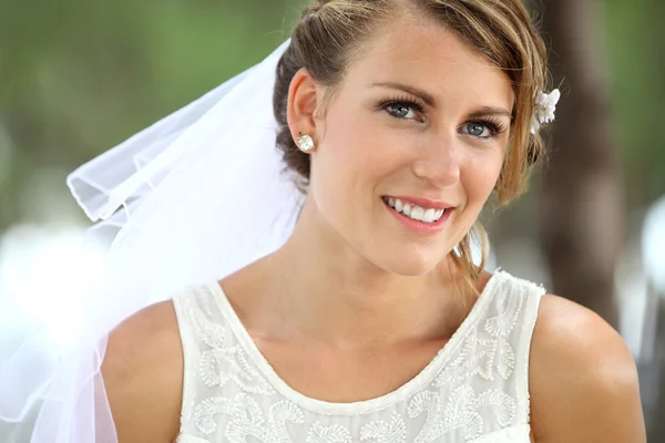 Beautiful young bride smiling — Stock Photo, Image