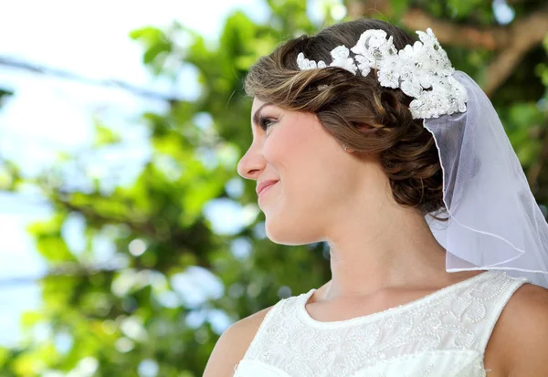 Beautiful young bride smiling — 스톡 사진