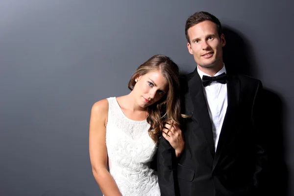 Beautiful bride and handsome groom — Stock Photo, Image