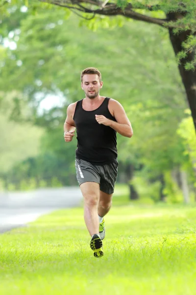 Mężczyzna runner trening do maratonu — Zdjęcie stockowe