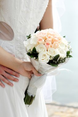 Gelin elinde bir buket