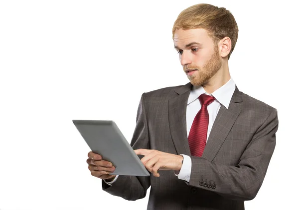 Jeune homme d'affaires utilisant tablette — Photo