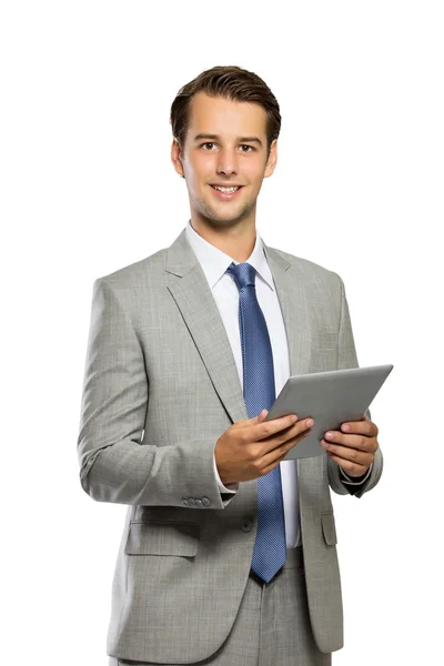 Joven hombre de negocios con una tableta PC, sonrisa mientras está de pie, aislado — Foto de Stock