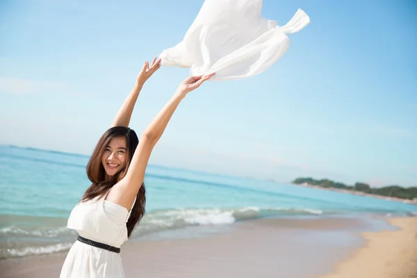 Asian woman enjoying nature with open arms — Stock Photo, Image