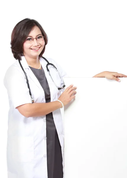 Female doctor with a blankboard — Stock Photo, Image