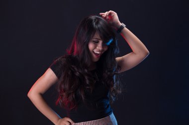 Disko parti üzerinde dans eden kız