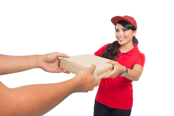 Female delivery service happily delivering package to costumer — Stock Photo, Image