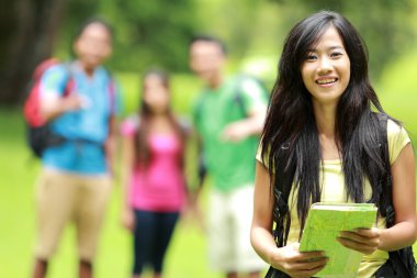 Grup backpacking, kadın backpacke üzerinde duruldu Asya youngers