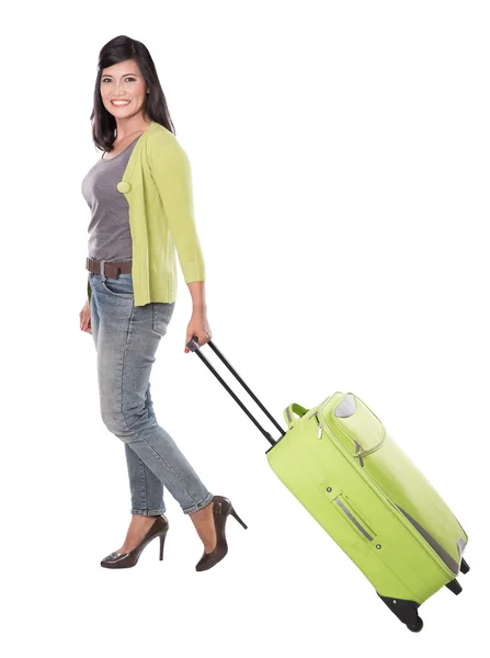 Mooie Aziatische vrouw bedrijf koffer. klaar om te gaan op vakantie — Stockfoto