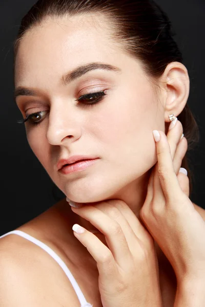 Hermoso modelo caucásico con maquillaje natural — Foto de Stock