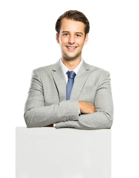 Jovem empresário sorrindo com quadro branco — Fotografia de Stock