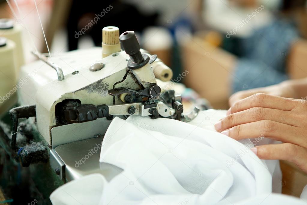 industrial sewing machine and item of clothing