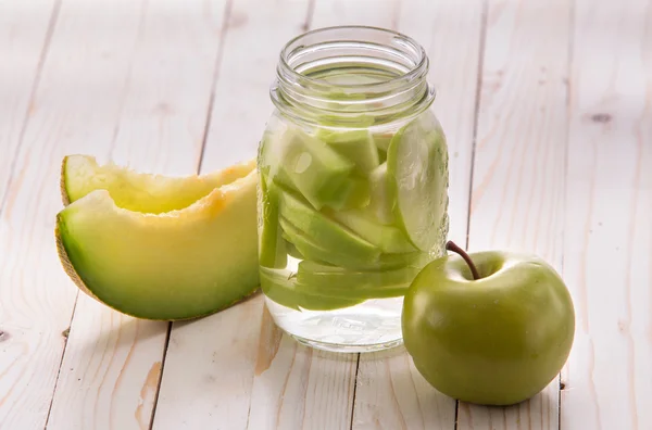 Fresh fruit Flavored infused water mix of apple and melon — Zdjęcie stockowe