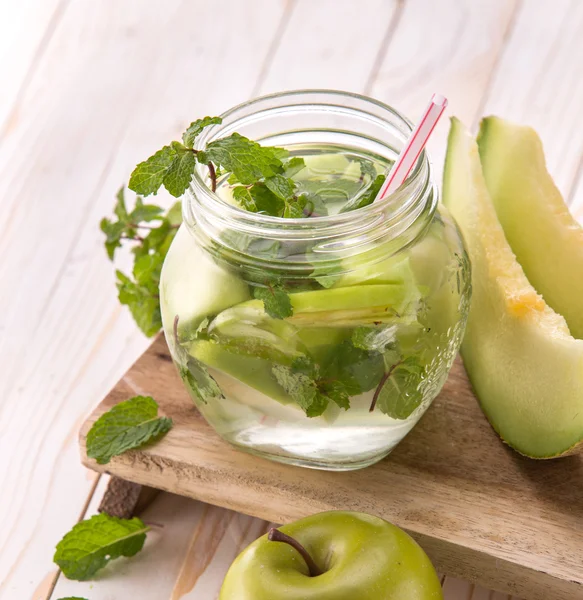 Fresh fruit Flavored infused water mix of apple, mint and melon — Stok fotoğraf