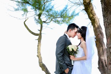 alnına dokunmak romantik yeni evli çift