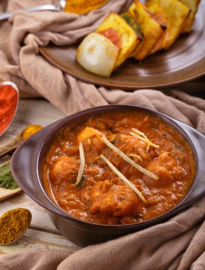 Hint mutfağı tavuk tikka masala paneer tikka ile görev yaptı.