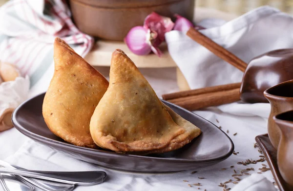 Two pieces of indian samosa — Stock Photo, Image