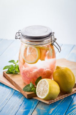 limon ve greyfurt infüzyon su karışımı